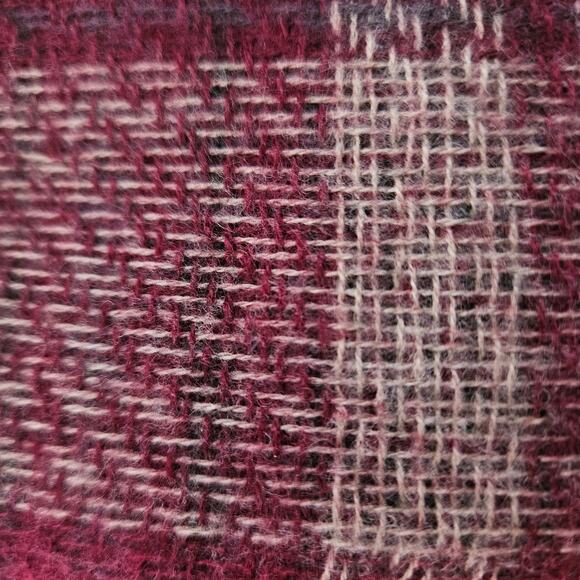 Woolrich Cozy Blanket Wrap with Fringe Detail - Picture 3 of 5